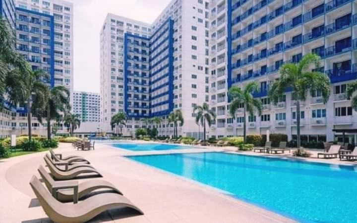 Rhm Sea Residences Condostaycation Moa,Smx Pasay Exterior photo